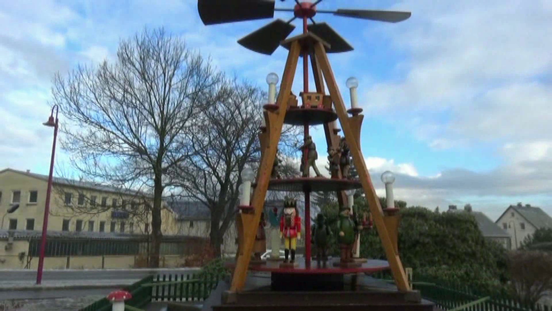 MEgional am 11. Dezember mit dem Pyramidenanschieben Wünschendorf MEgional am 11. Dezember mit dem Pyramidenanschieben Wünschendorf